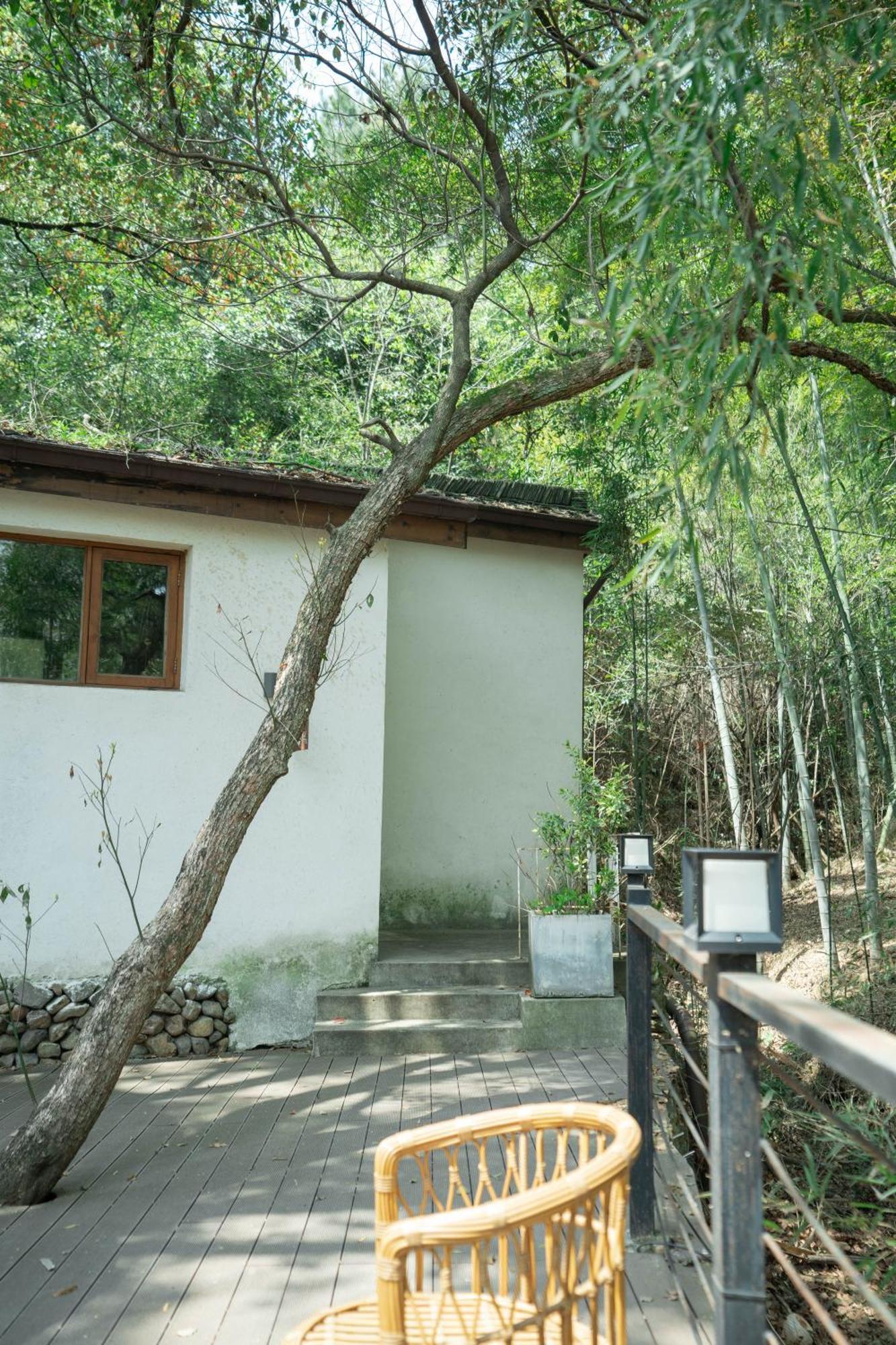 July Bamboo Hostel Deqing Exteriör bild