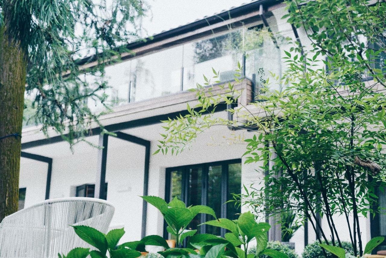 July Bamboo Hostel Deqing Exteriör bild